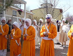 Panj Paire escorting the Guru